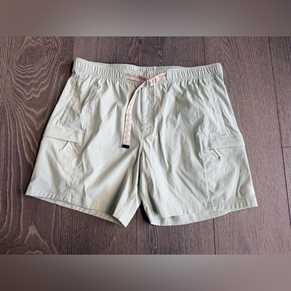 North Face Belted Cargo Shorts in Light Green Size XL